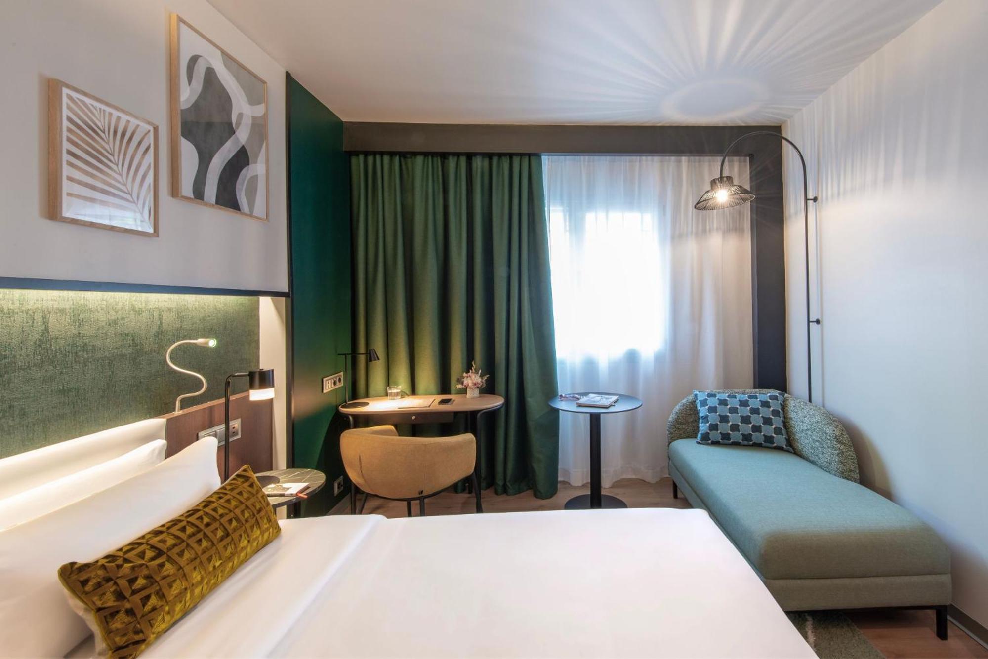 Crowne Plaza Madrid - Centre Retiro By Ihg Hotel Exterior foto