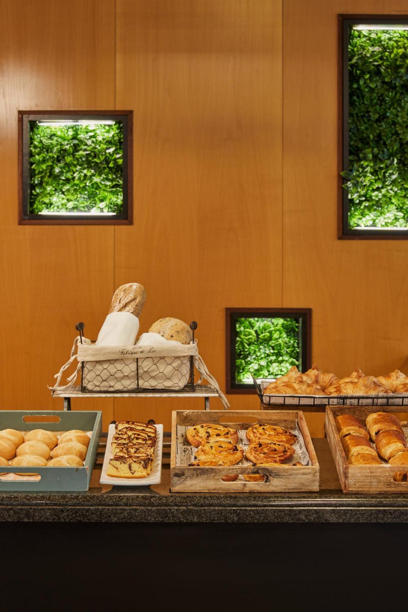 Crowne Plaza Madrid - Centre Retiro By Ihg Hotel Exterior foto