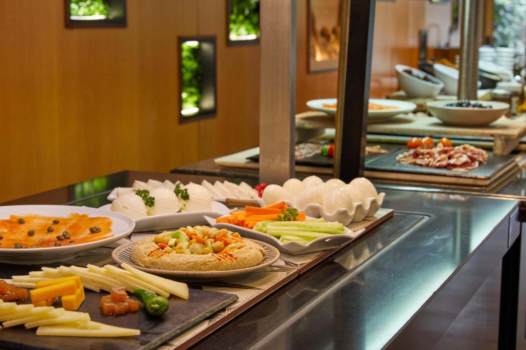 Crowne Plaza Madrid - Centre Retiro By Ihg Hotel Exterior foto